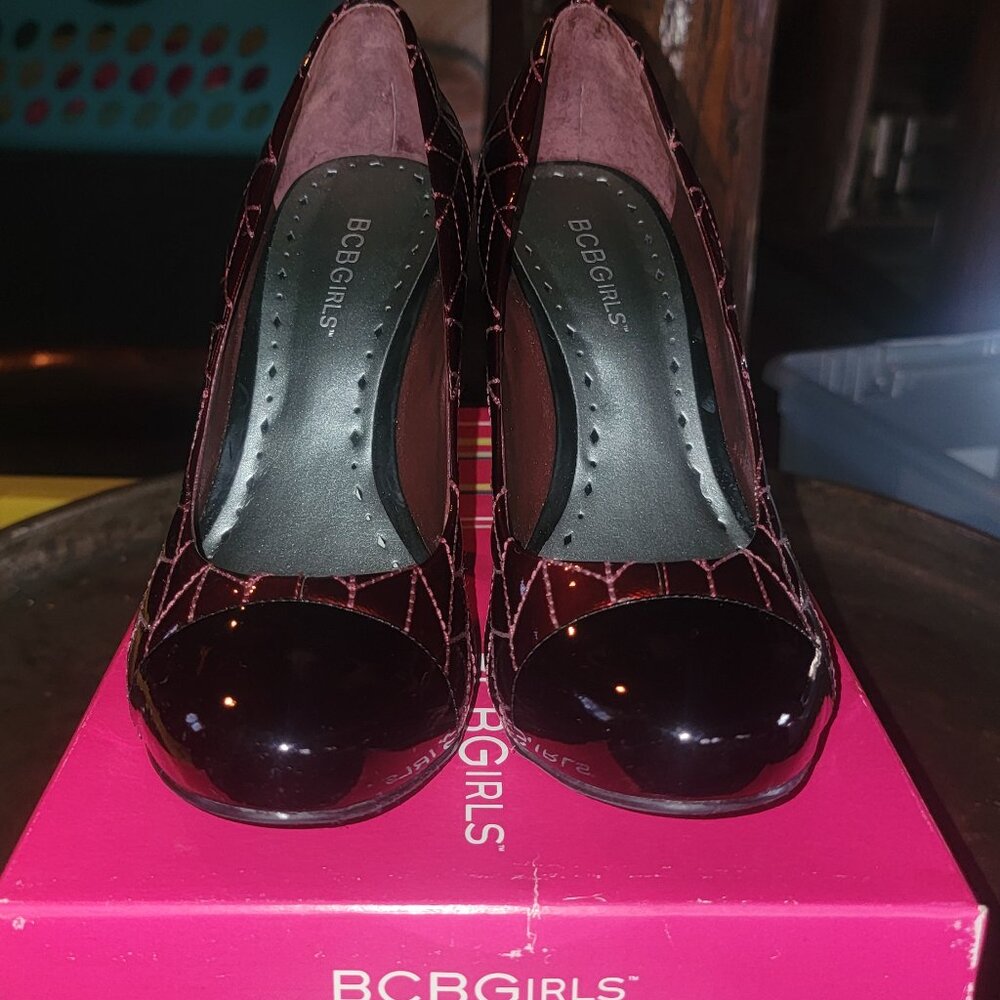 BCBG GIRLS RAISIN/BLACK PATENT LEATHER HEEL SZ 8